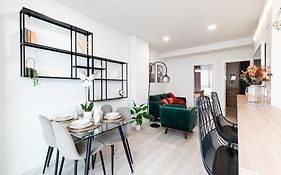 Wekey Homes, Angel Deluxe Apartment & Free Parking